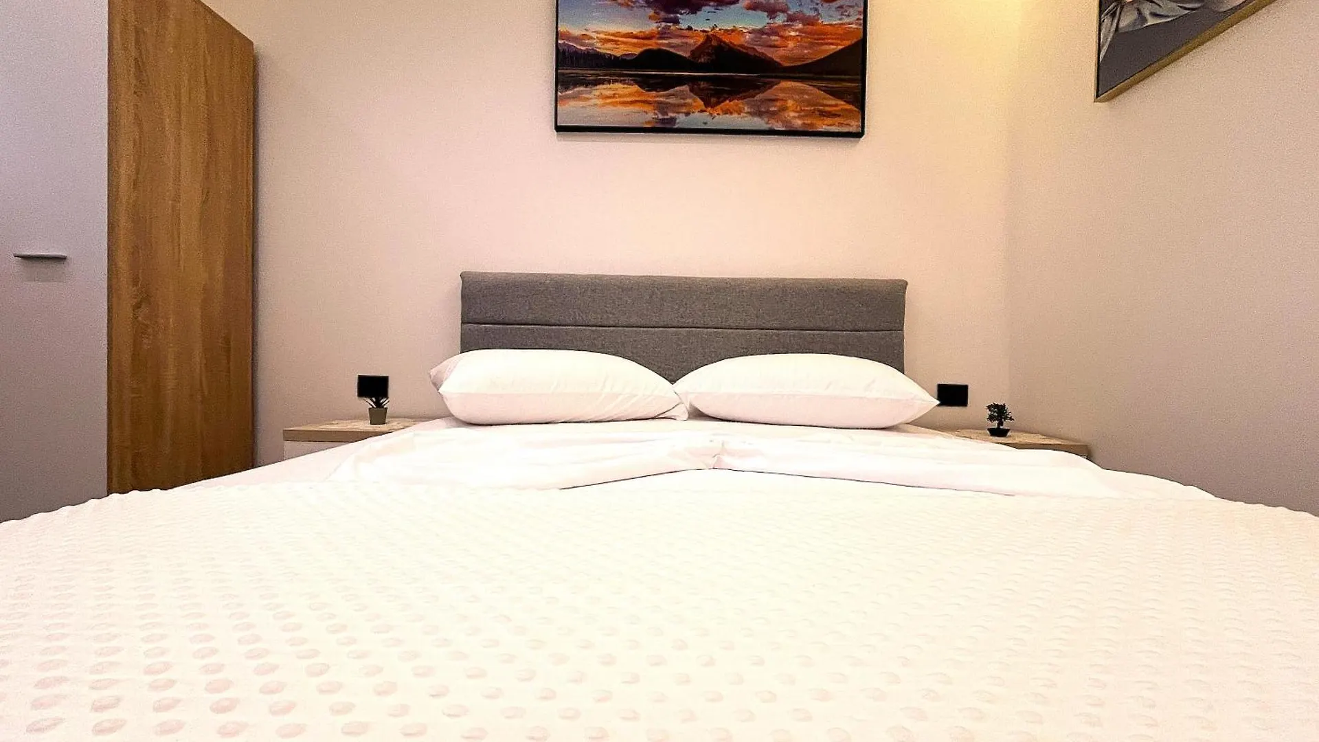 Kam Apartments In Lungomare Vlore 0*,